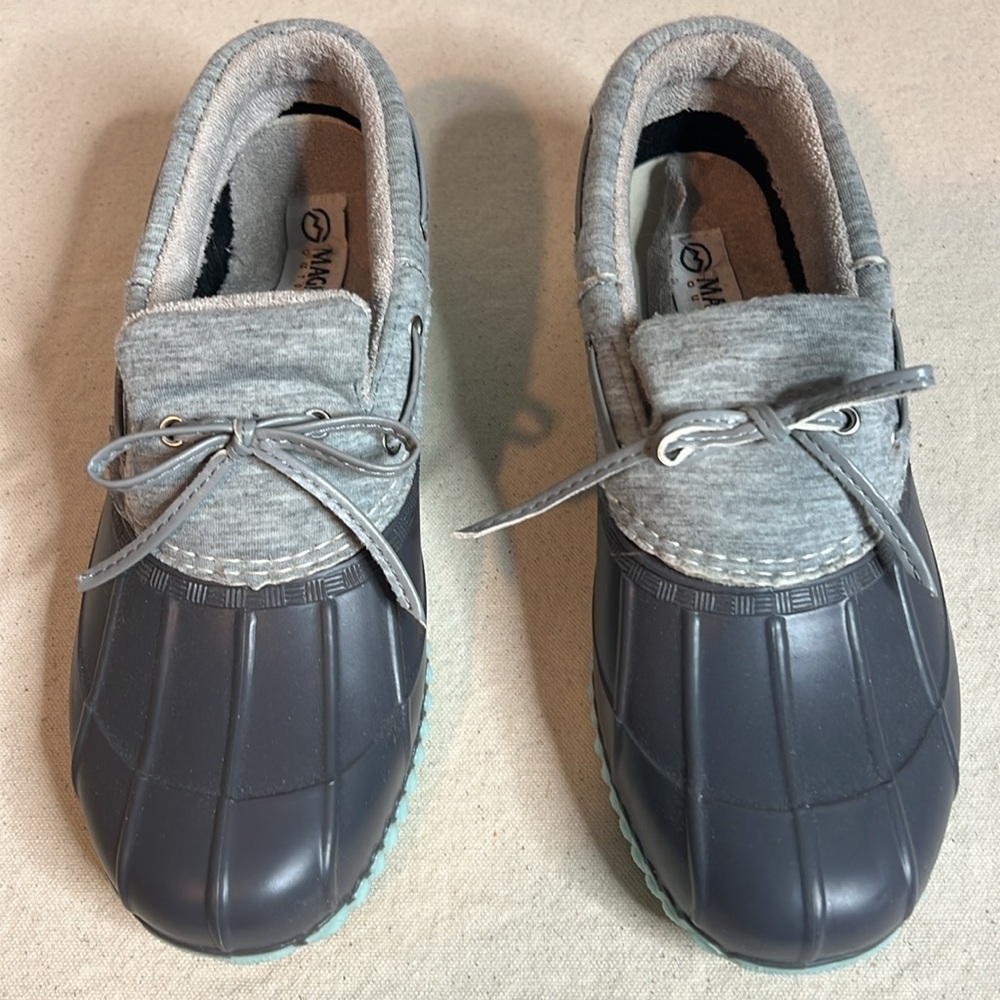 🛍️ 4 for $25 Outdoors Duck Shoes Women’s Size 7M Gray & Navy Rain Loafers - Picture 2 of 8